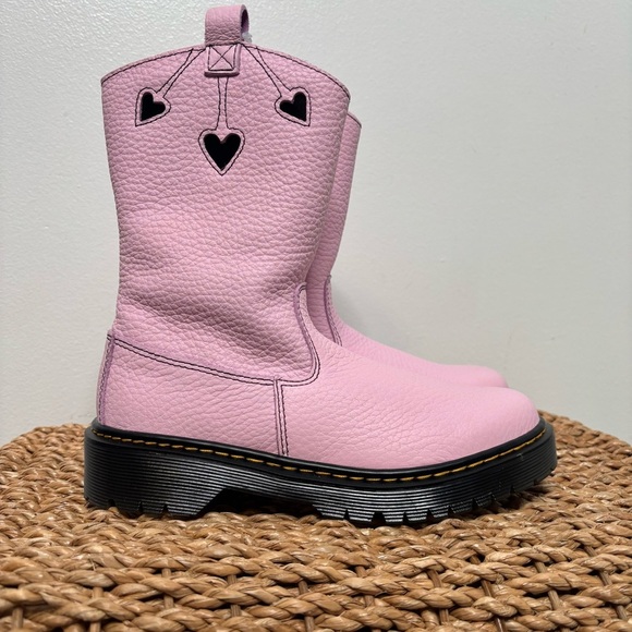 Dr. Martens Docs JUNIOR HEART NAPPA LEATHER PULL-ON BOOTS Size 3